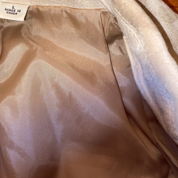 Gently worn St. John’s Bay Tan Leather Button Down Suede Jacket. Size L - Picture 3 of 4